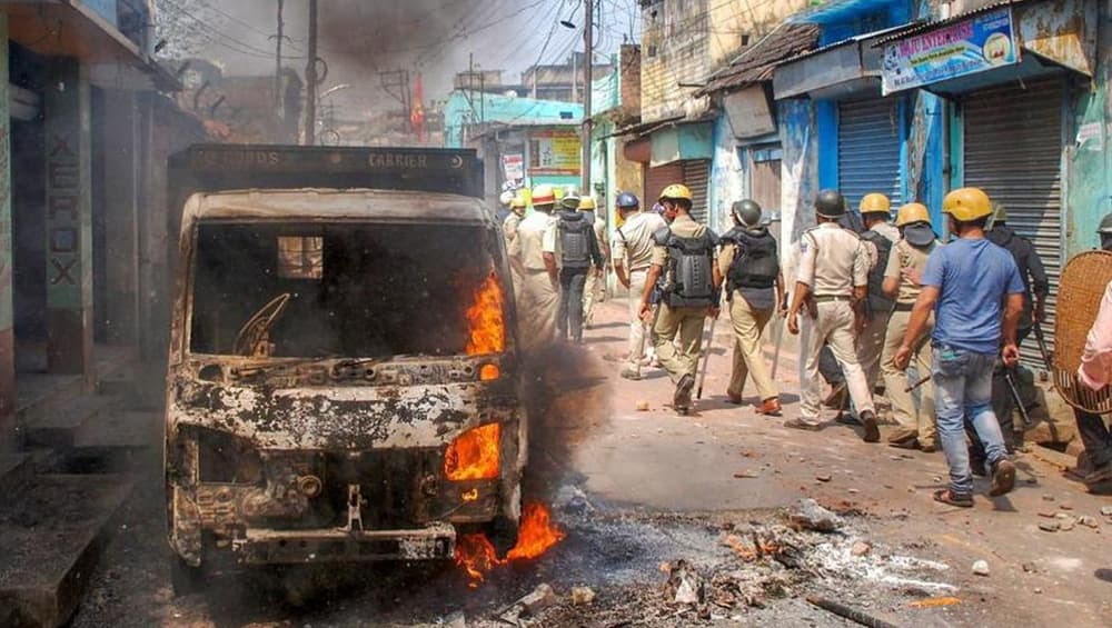 पश्चिम बंगाल में फिर भड़की हिंसा: नार्थ 24 परगना में हुई खूनी झड़प में 1 की मौत, फेंके गए बम, बरसाई गोलियां
