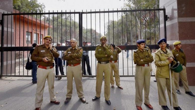 यूपी-उत्तराखंड के बाद दिल्ली के भ्रष्ट और लापरवाह पुलिस कर्मियों की अब खैर नहीं, जबरन रिटायरमेंट देकर भेजेगी घर