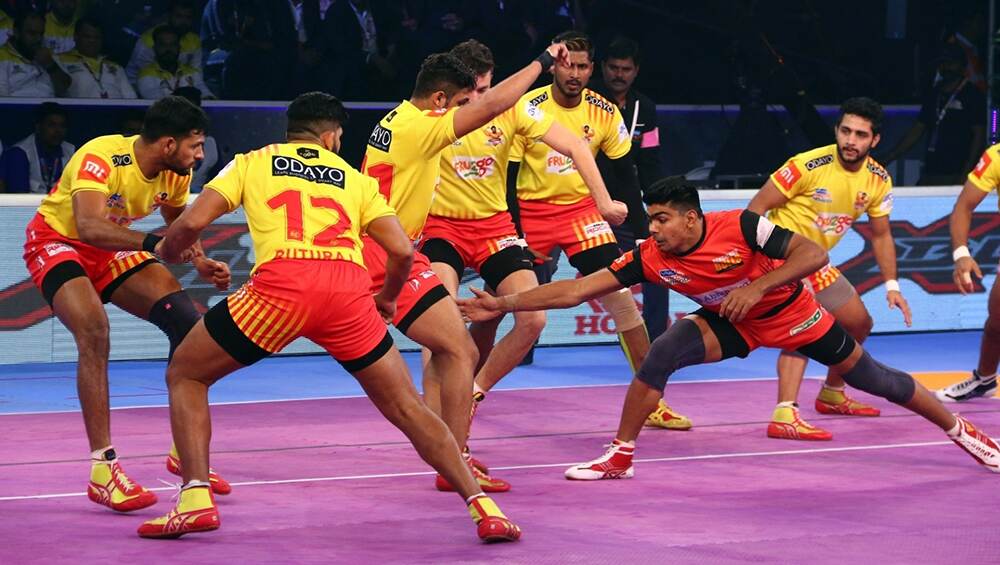 Pro Kabaddi League 2019: गुजरात फार्च्यूनजाएंट्स ने चैंपियन बेंगलुरु बुल्स को किया चित Pro Kabaddi League 2019: गुजरात फार्च्यूनजाएंट्स ने चैंपियन बेंगलुरु बुल्स को किया चित