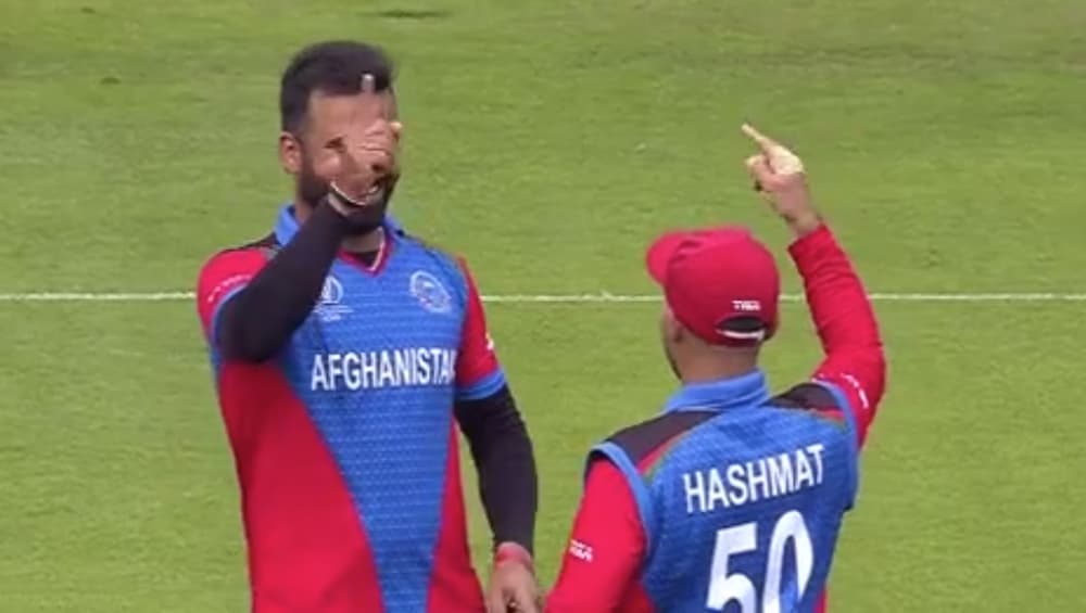 WI vs AFG, CWC 2019: क्रिस गेल को उनके आखिरी वर्ल्ड कप मैच में आउट करने के बाद दौलत जादरान ने मनाया अनोखे अंदाज में जश्न, देखें वीडियो WI vs AFG, CWC 2019: क्रिस गेल को उनके आखिरी वर्ल्ड कप मैच में आउट करने के बाद दौलत जादरान ने मनाया अनोखे अंदाज में जश्न, देखें वीडियो