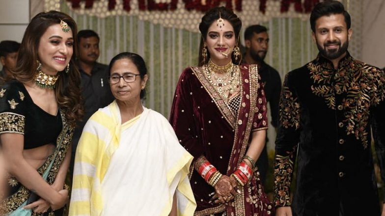 अभिनेत्री और सांसद नुसरत जहां के वेडिंग रिसेप्शन में पहुंची ममता बनर्जी और मिमी चक्रवर्ती, देखें तस्वीरें