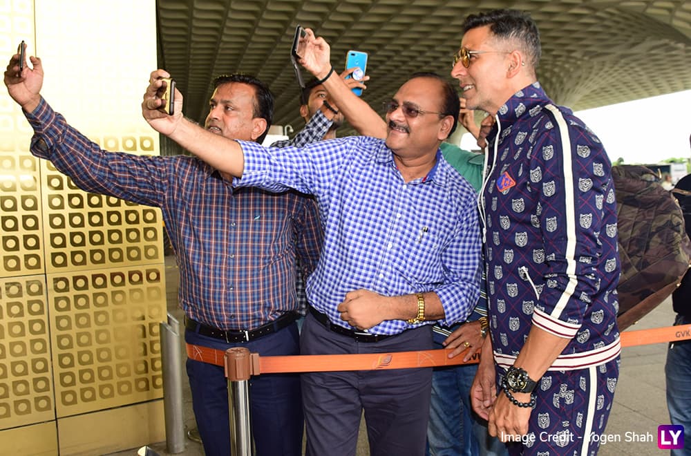अक्षय कुमार की फोटोज सोशल मीडिया पर हुई वायरल अक्षय कुमार की फोटोज सोशल मीडिया पर हुई वायरल
