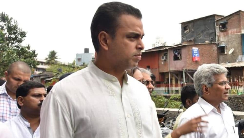 कांग्रेस के पूर्व अध्यक्ष मिलिंद देवड़ा को अरविंद केजरीवाल की सराहना करना पड़ा महंगा कांग्रेस के पूर्व अध्यक्ष मिलिंद देवड़ा को अरविंद केजरीवाल की सराहना करना पड़ा महंगा