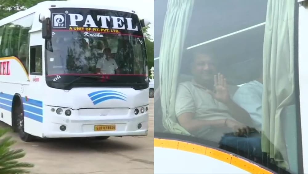 गुजरात में राज्यसभा की दो सीटों के लिए उपचुनाव आज, अपने विधायकों की सेंधमारी रोकने के लिए कांग्रेस ने उठाया ये कदम गुजरात में राज्यसभा की दो सीटों के लिए उपचुनाव आज, अपने विधायकों की सेंधमारी रोकने के लिए कांग्रेस ने उठाया ये कदम