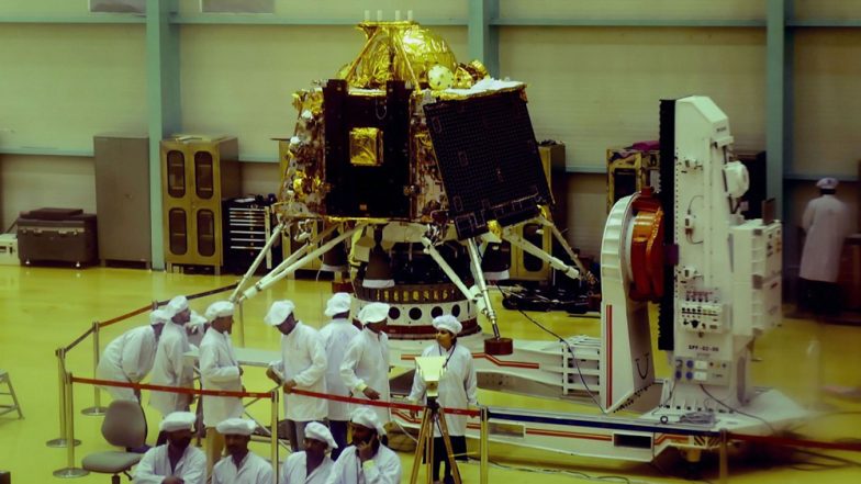ISRO में वैज्ञानिक / इंजीनियर के 327 पदों पर निकली वेकेंसी, तुरंत isro.gov.in पर ऑनलाइन करें अप्लाई