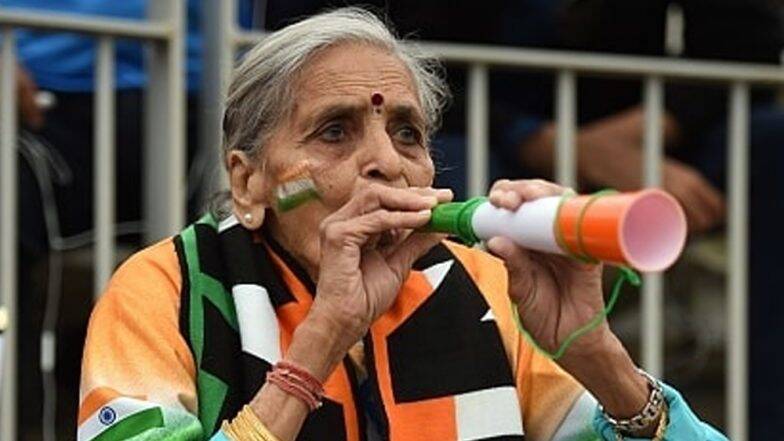 IND vs NZ, ICC Cricket World Cup 2019 Semi-Final: स्टेडियम में फिर नजर आईं सुपरफैन दादी चारूलता पटेल, देखें तस्वीर