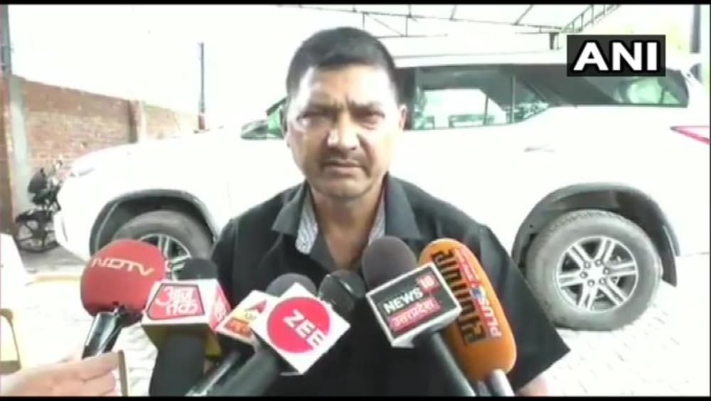 उत्तर प्रदेश: बीजेपी विधायक की बेटी ने दलित युवक से की शादी, पिता से बताया जान का खतरा, सोशल मीडिया पर वीडियो पोस्ट कर मांगी मदद उत्तर प्रदेश: बीजेपी विधायक की बेटी ने दलित युवक से की शादी, पिता से बताया जान का खतरा, सोशल मीडिया पर वीडियो पोस्ट कर मांगी मदद