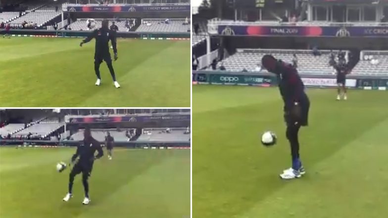 ENG vs NZ, ICC CWC 2019 Final: मैच से पहले फुटबॉल खेलते हुए नजर आए इंग्लैंड के तेज गेंदबाज जोफ्रा आर्चर, देखें वीडियो