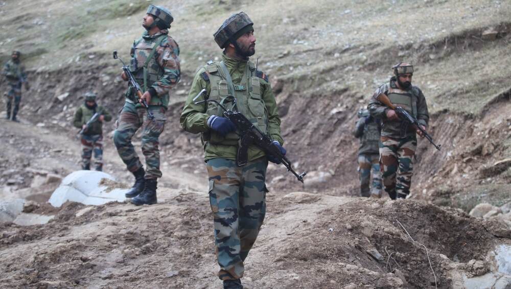 जम्मू-कश्मीर: पाकिस्तान ने कुपवाड़ा में तोड़ा सीजफायर, गोलीबारी में दो जवान शहीद- एक नागरिक की मौत जम्मू-कश्मीर: पाकिस्तान ने कुपवाड़ा में तोड़ा सीजफायर, गोलीबारी में दो जवान शहीद- एक नागरिक की मौत