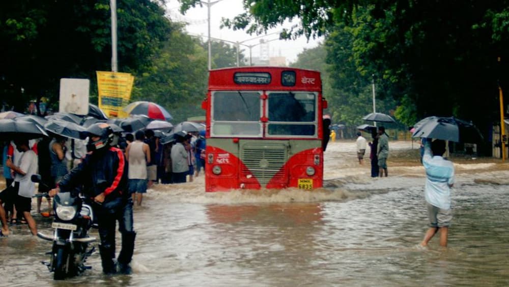 सावधान मुंबई! अगले 24 घंटे में सकती है भारी बारिश, मौसम विभाग ने जारी किया अलर्ट सावधान मुंबई! अगले 24 घंटे में सकती है भारी बारिश, मौसम विभाग ने जारी किया अलर्ट