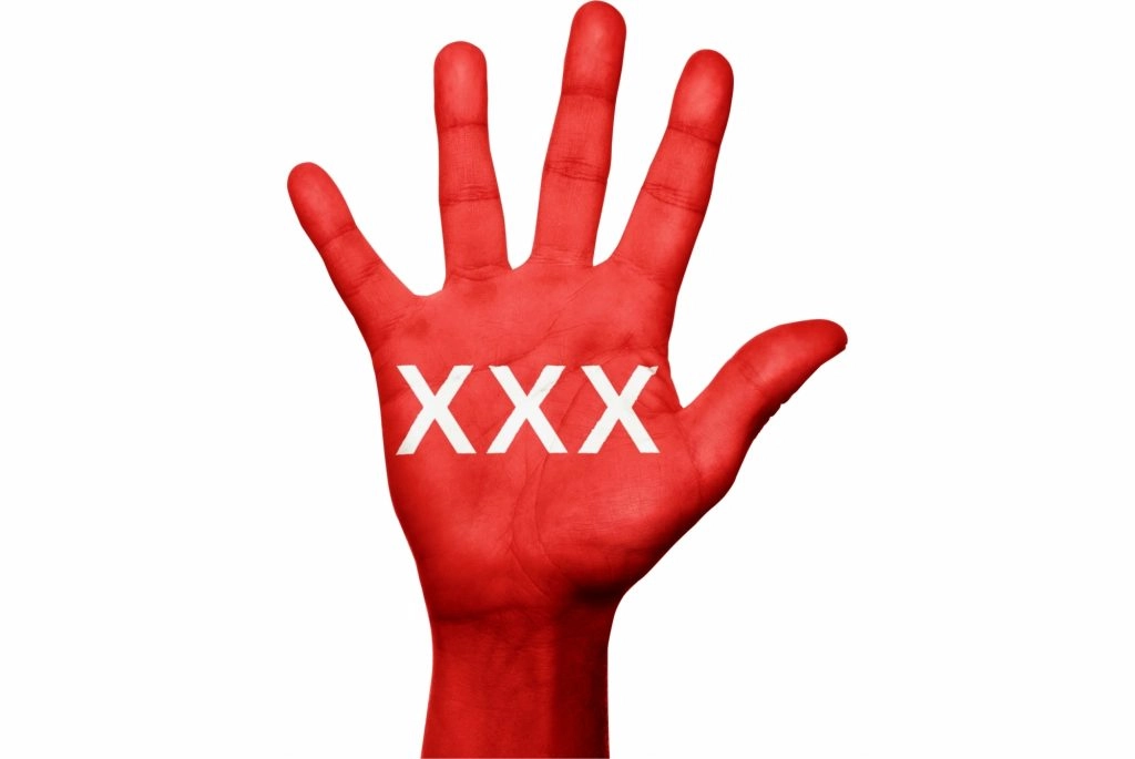 महिला ने कहा- उसकी वीडियो वेबसाइट और ऐप पर की गई अपलोड