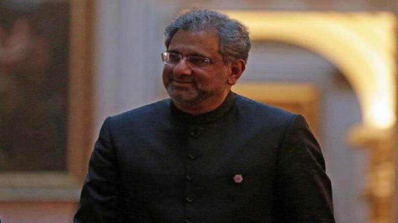 पाकिस्तान: पूर्व पीएम शाहिद खाकान अब्बासी से हिरासत में बदसलूकी, अफसर ने गिलास फेंक कर मारा पाकिस्तान: पूर्व पीएम शाहिद खाकान अब्बासी से हिरासत में बदसलूकी, अफसर ने गिलास फेंक कर मारा