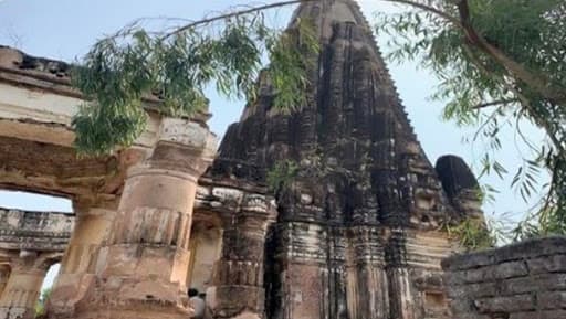 पाकिस्तान: बंटवारे के बाद पहली बार खुला 1,000 साल पुराना शवाला तेजा सिंह मंदिर का द्वार, पिछले 72 साल से था बंद पाकिस्तान: बंटवारे के बाद पहली बार खुला 1,000 साल पुराना शवाला तेजा सिंह मंदिर का द्वार, पिछले 72 साल से था बंद
