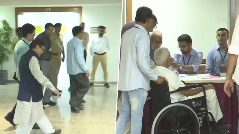 गुजरात में राज्यसभा की दो सीटों पर उपचुनाव के लिए मतदान शुरू
