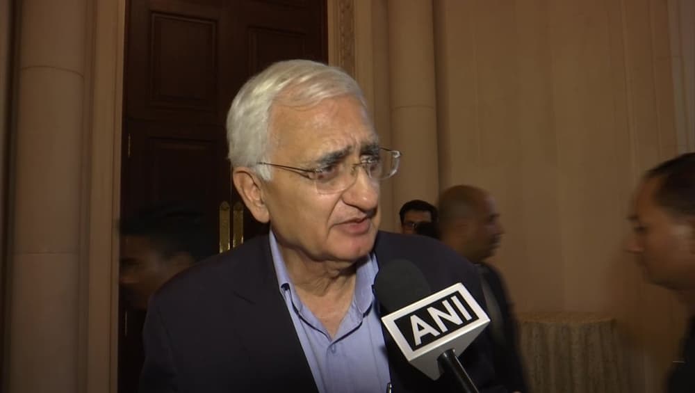 कांग्रेस नेता सलमान खुर्शीद ने अल्पसंख्यक समुदाय का उठाया मुद्दा, कहा- एकता के लिए एकरुपता को अभिन्न बताए जाने पर दिया जा रहा है जोर कांग्रेस नेता सलमान खुर्शीद ने अल्पसंख्यक समुदाय का उठाया मुद्दा, कहा- एकता के लिए एकरुपता को अभिन्न बताए जाने पर दिया जा रहा है जोर