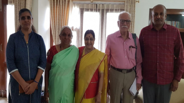 कुलभूषण जाधव के परिवार ने की सुषमा स्वराज से मुलाकात, पूर्व विदेश मंत्री ने दी शुभकामनाएं