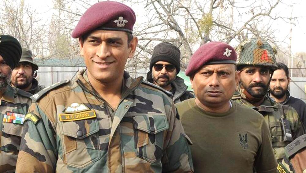 क्रिकेट से संन्यास के बाद सेना में शामिल होकर देश सेवा करना चाहते हैं महेंद्र सिंह धोनी, सियाचीन में पोस्टिंग की इच्छा क्रिकेट से संन्यास के बाद सेना में शामिल होकर देश सेवा करना चाहते हैं महेंद्र सिंह धोनी, सियाचीन में पोस्टिंग की इच्छा