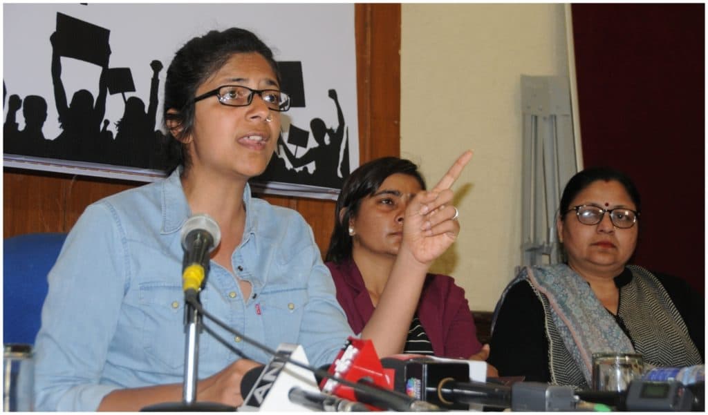 उन्नाव कार हादसा: दिल्ली महिला आयोग की अध्यक्ष स्वाती मालीवाल ने पीड़िता से की मुलाकात, कहा- पूरा देश आपके साथ उन्नाव कार हादसा: दिल्ली महिला आयोग की अध्यक्ष स्वाती मालीवाल ने पीड़िता से की मुलाकात, कहा- पूरा देश आपके साथ