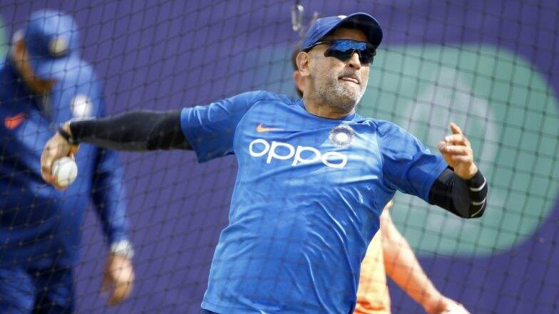 ICC Cricket World Cup 2019 : टीम अधिकारी ने महेंद्र सिंह धोनी लगी चोट पर दिया बयान, कहा- उनका अंगूठा ठीक, वह एक योद्धा हैं ICC Cricket World Cup 2019 : टीम अधिकारी ने महेंद्र सिंह धोनी लगी चोट पर दिया बयान, कहा- उनका अंगूठा ठीक, वह एक योद्धा हैं