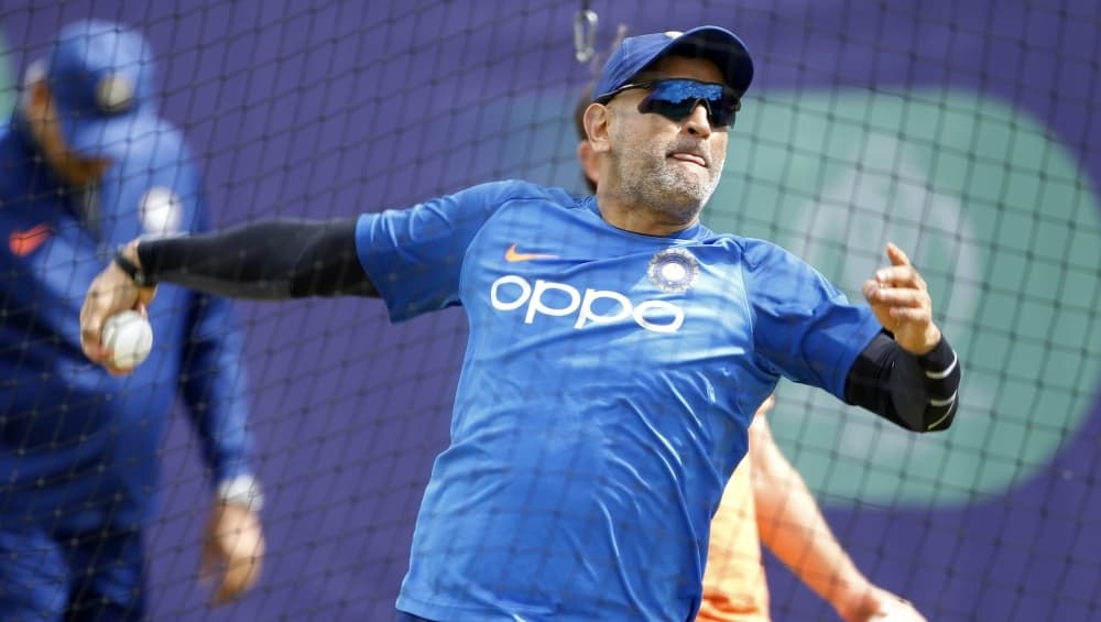 ICC ने प्रशंसकों से पूछा, दशक का सर्वश्रेष्ठ कप्तान कौन? जवाब मिला-धोनी