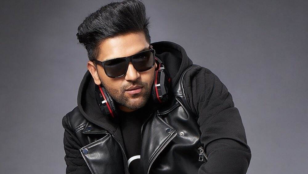 गुरु रंधावा ने पंजाबी गायक बार्बी मान के लिए लिखा गाना गुरु रंधावा ने पंजाबी गायक बार्बी मान के लिए लिखा गाना