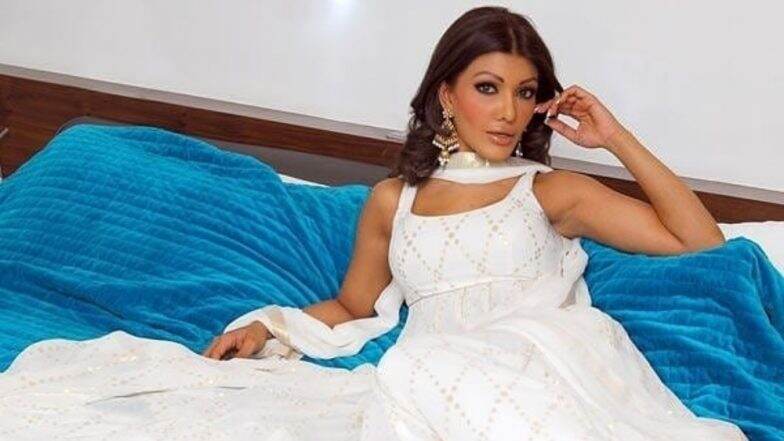 अभिनेत्री कोएना मित्रा को हुई 6 महीने की जेल, चेक बाउंस का मामला अभिनेत्री कोएना मित्रा को हुई 6 महीने की जेल, चेक बाउंस का मामला
