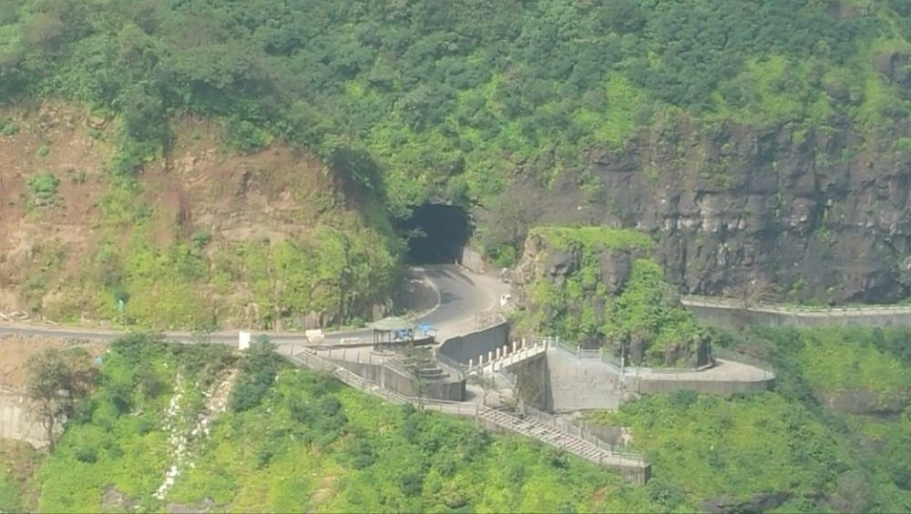 महाराष्ट्र: मालशेज घाट पर बारिश का लुत्फ नहीं उठा पाएंगे पर्यटक, 31 जुलाई तक आवाजाही पर लगी पाबंदी महाराष्ट्र: मालशेज घाट पर बारिश का लुत्फ नहीं उठा पाएंगे पर्यटक, 31 जुलाई तक आवाजाही पर लगी पाबंदी