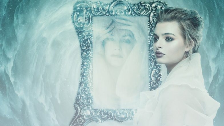Vastu Tips: आपकी शख्सियत पर ग्रहण लगा सकता है आइना, जानें दर्पण दोष दूर करने के उपाय