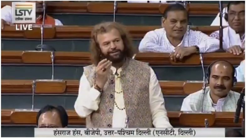 दिल्ली: हौजकाजी इलाके में शोभा यात्रा के दौरान बीजेपी सांसद हंसराज हंस का iPhone X चोरी