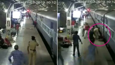 अहमदाबाद: चलती ट्रेन पकड़ने की कोशिश में गिरी महिला यात्री, RPF जवान ने ऐसे बचाई जान, देखें Video
