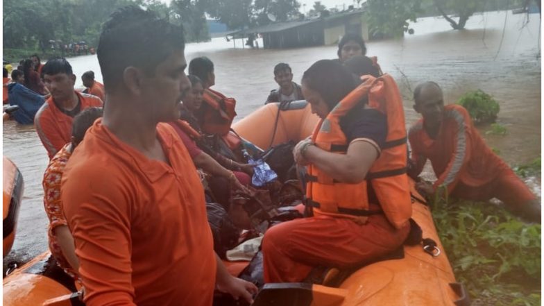 मुंबई: बाढ़ में फंसी महालक्ष्मी एक्सप्रेस में महिला को हुई प्रसव पीड़ा, सुरक्षित निकाला गया