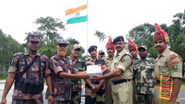 73rd Independence Day 2019: BSF ने सीमा पर बांग्लादेश के जवानों के साथ मनाया आजादी का जश्न, बांटी मिठाइयां