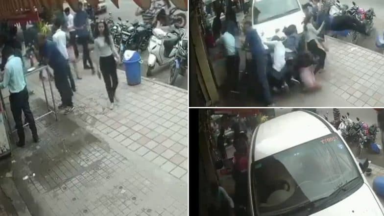 बेंगलुरू: नशे की हालत में ड्राइवर ने फुटपाथ पर चढ़ाई तेज रफ्तार कार, चार जख्मी- देखें VIDEO बेंगलुरू: नशे की हालत में ड्राइवर ने फुटपाथ पर चढ़ाई तेज रफ्तार कार, चार जख्मी- देखें VIDEO