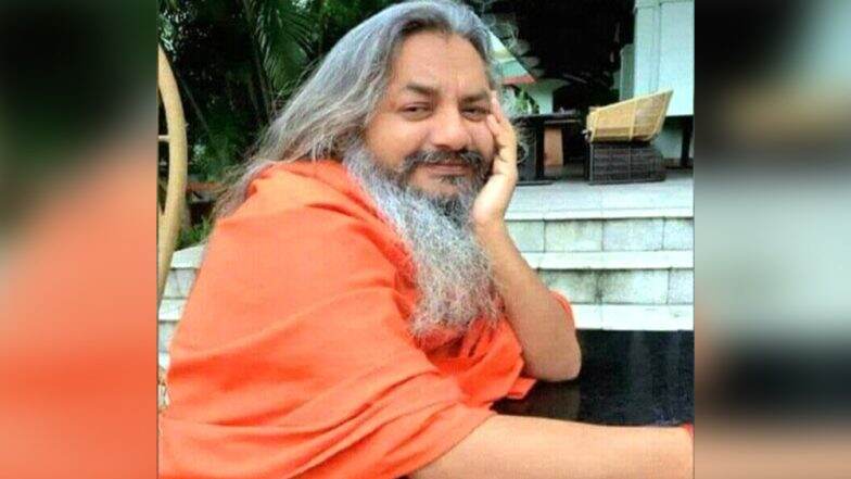 बाबा ज्योतिगिरि महाराज के खिलाफ यौन शोषण का केस दर्ज, वीडियो सामने आने के बाद फरार बाबा ज्योतिगिरि महाराज के खिलाफ यौन शोषण का केस दर्ज, वीडियो सामने आने के बाद फरार