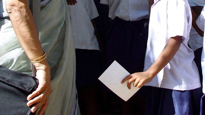 अनोखा मामला: यूपी में छात्र ने अपनी ही मौत का बहाना बनाकर मांगी आधे दिन की छुट्टी, प्रिंसिपल ने दे भी दी