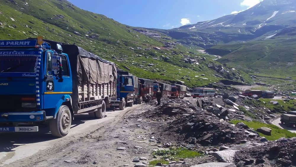 हिमाचल प्रदेश: भूस्खलन से चंडीगढ़-मनाली राजमार्ग यातायात बाधित, वैकल्पिक सड़कों के जरिए छोटे वाहनों को किया आंशिक रूप से बहाल हिमाचल प्रदेश: भूस्खलन से चंडीगढ़-मनाली राजमार्ग यातायात बाधित, वैकल्पिक सड़कों के जरिए छोटे वाहनों को किया आंशिक रूप से बहाल