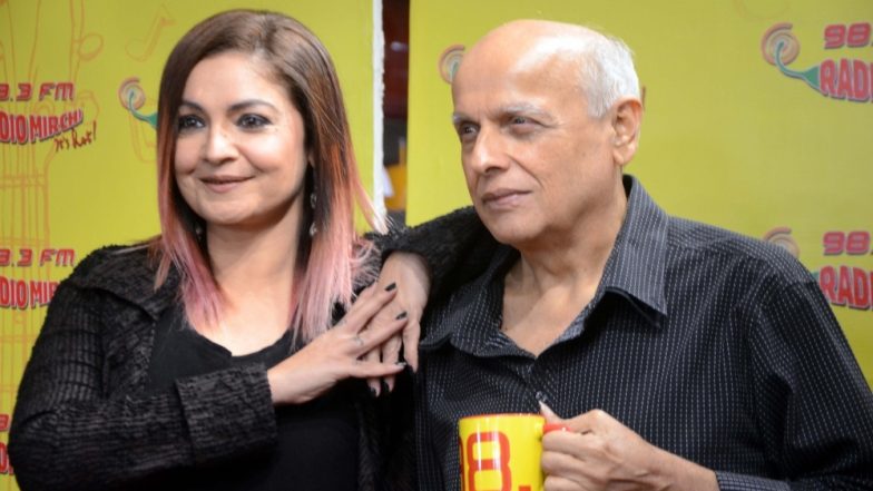 पूजा भट्ट ने आग प्रज्जवलित करने के लिए की पिता महेश भट्ट की तारीफ, सोशल मीडिया में शेयर किया एक वीडियो