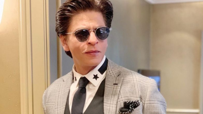 शाहरुख खान को उनके सोशल वर्क के लिए डॉक्टरेट की उपाधि से फिर किया गया सम्मानित, ट्विटर पर शेयर की तस्वीरें