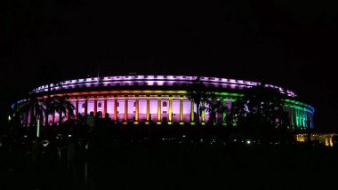 संसद भवन पर की गई स्पेशल रंगबिरंगी रौशनी, भव्य इमारत की खूबसूरती में लगे चार चांद, देखें Video