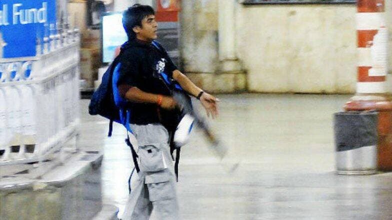 26/11 मुंबई हमला: आतंकी अजमल कसाब को जिंदा पकड़ने वाले दो पुलिस ऑफिसर निलंबित, ड्यूटी पर लापरवाही बरतने का आरोप 26/11 मुंबई हमला: आतंकी अजमल कसाब को जिंदा पकड़ने वाले दो पुलिस ऑफिसर निलंबित, ड्यूटी पर लापरवाही बरतने का आरोप