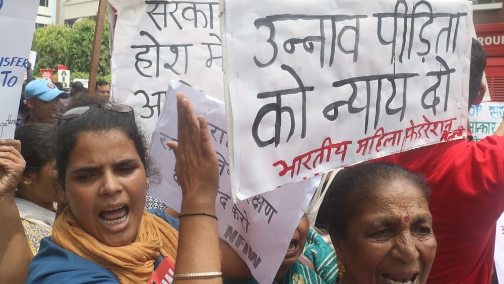 उन्नाव: सीएम योगी को बुलाने पर अड़ा पीड़िता का परिवार, कहा- मुख्यमंत्री के आने तक नहीं होगा अंतिम संस्कार उन्नाव: सीएम योगी को बुलाने पर अड़ा पीड़िता का परिवार, कहा- मुख्यमंत्री के आने तक नहीं होगा अंतिम संस्कार