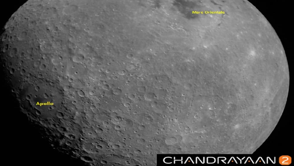 Chandrayaan 2 ने भेजी चंद्रमा की पहली तस्वीर, ISRO ने ट्वीट कर दी जानकारी, आप भी देखें एक बार Chandrayaan 2 ने भेजी चंद्रमा की पहली तस्वीर, ISRO ने ट्वीट कर दी जानकारी, आप भी देखें एक बार