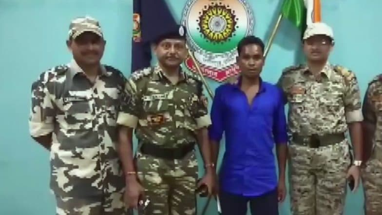 छत्तीसगढ़: सुरक्षाबलों को बड़ी कामयाबी, दंतेवाड़ा में आठ लाख के इनामी नक्सली ने किया सरेंडर छत्तीसगढ़: सुरक्षाबलों को बड़ी कामयाबी, दंतेवाड़ा में आठ लाख के इनामी नक्सली ने किया सरेंडर