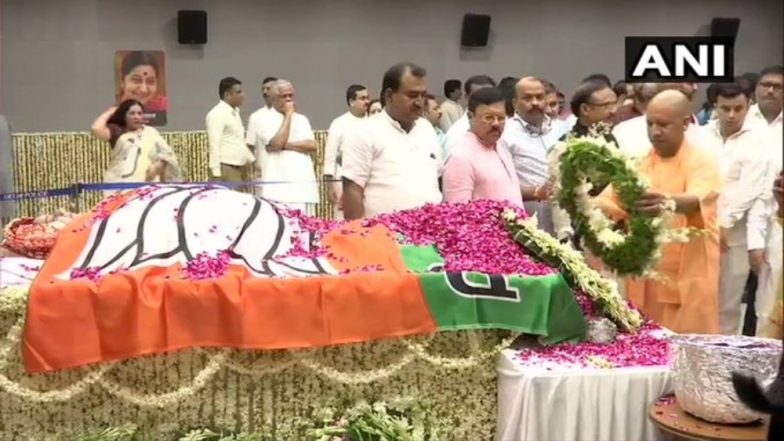 सुषमा स्वराज के पार्थिव शरीर को बीजेपी मुख्यालय लाया गया, लोधी श्मशान घाट में किया जाएगा अंतिम संस्कार