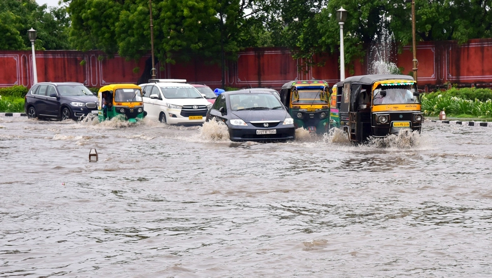 इन राज्यों में मूसलाधार बारिश की चेतावनी, जानें कहां-कहां आफत बनकर आएगी बारिश