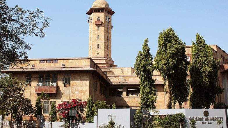अनोखी पहल! गुजरात यूनिवर्सिटी के प्रोफेसर ने सजा के तौर पर स्टूडेंट्स को पौधा लगाने को कहा