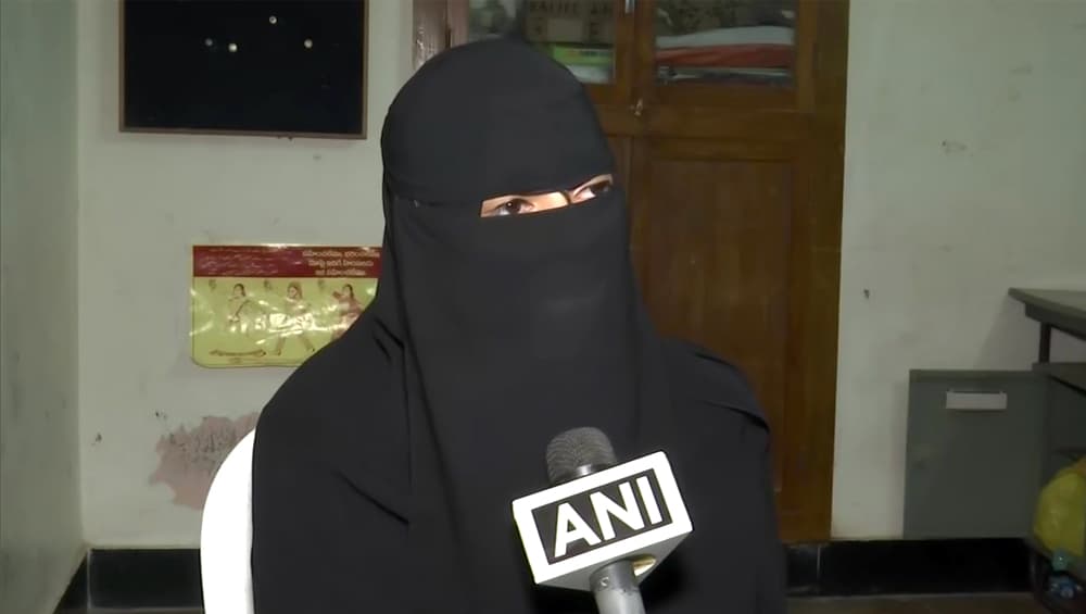 मध्यप्रदेश: शादी के 14 साल बाद 7 बच्चों पिता ने पत्नी को दिया तीन तलाक, पुलिस में मामला दर्ज मध्यप्रदेश: शादी के 14 साल बाद 7 बच्चों पिता ने पत्नी को दिया तीन तलाक, पुलिस में मामला दर्ज