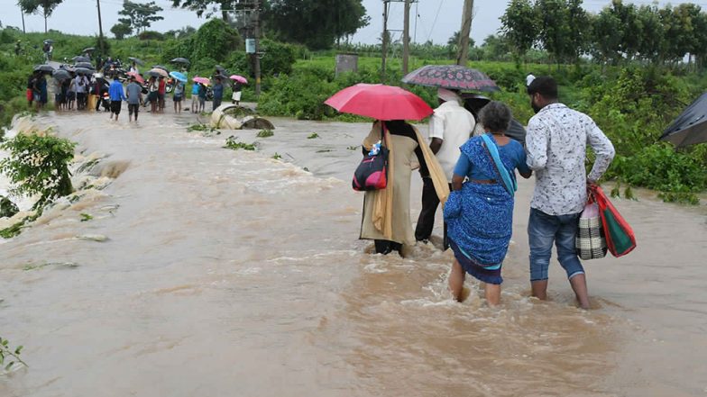 बारिश और बाढ़ से बेहाल हुआ देश, कर्नाटक में अबतक 40 लोगों की मौत- 14 लापता, बचाव कार्य जारी