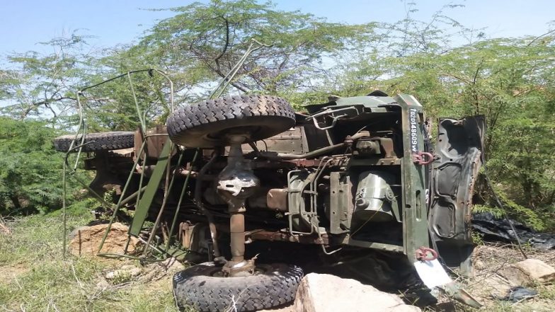 राजस्थान के बाड़मेर की चौहटन पहाड़ी पर पलटा एयरफोर्स का ट्रक, 3 जवानों की मौत