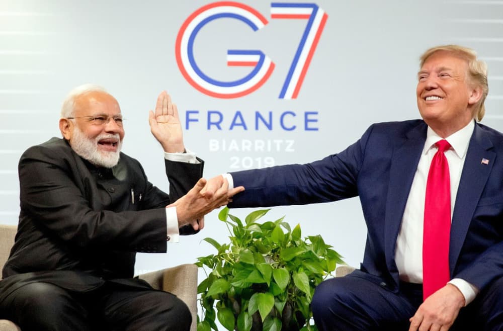 बल्लेबाज- पीएम मोदी, गेंदबाज-इमरान और अंपायर-ट्रम्प: अब देखे ट्विटर पर वायरल हो रहा ये मजेदार वीडियो बल्लेबाज- पीएम मोदी, गेंदबाज-इमरान और अंपायर-ट्रम्प: अब देखे ट्विटर पर वायरल हो रहा ये मजेदार वीडियो